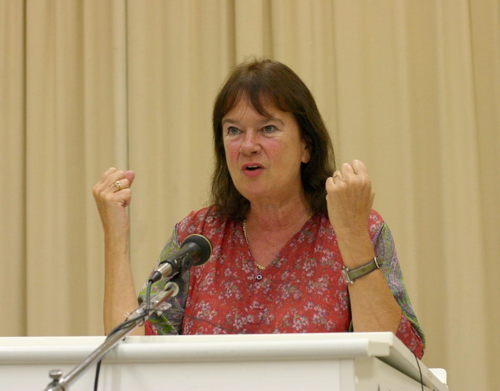 Helga Zepp-LaRouche in 2001 Helga Zepp-LaRouche: “Can we not, for our own sakes, and as the most beautiful birthday present we could give to Nicolaus of Cusa for his 600th birthday, develop the same power of intellect, the same
existential commitment and passion to great ideas?” Credit: EIRNS/Helene Mölle