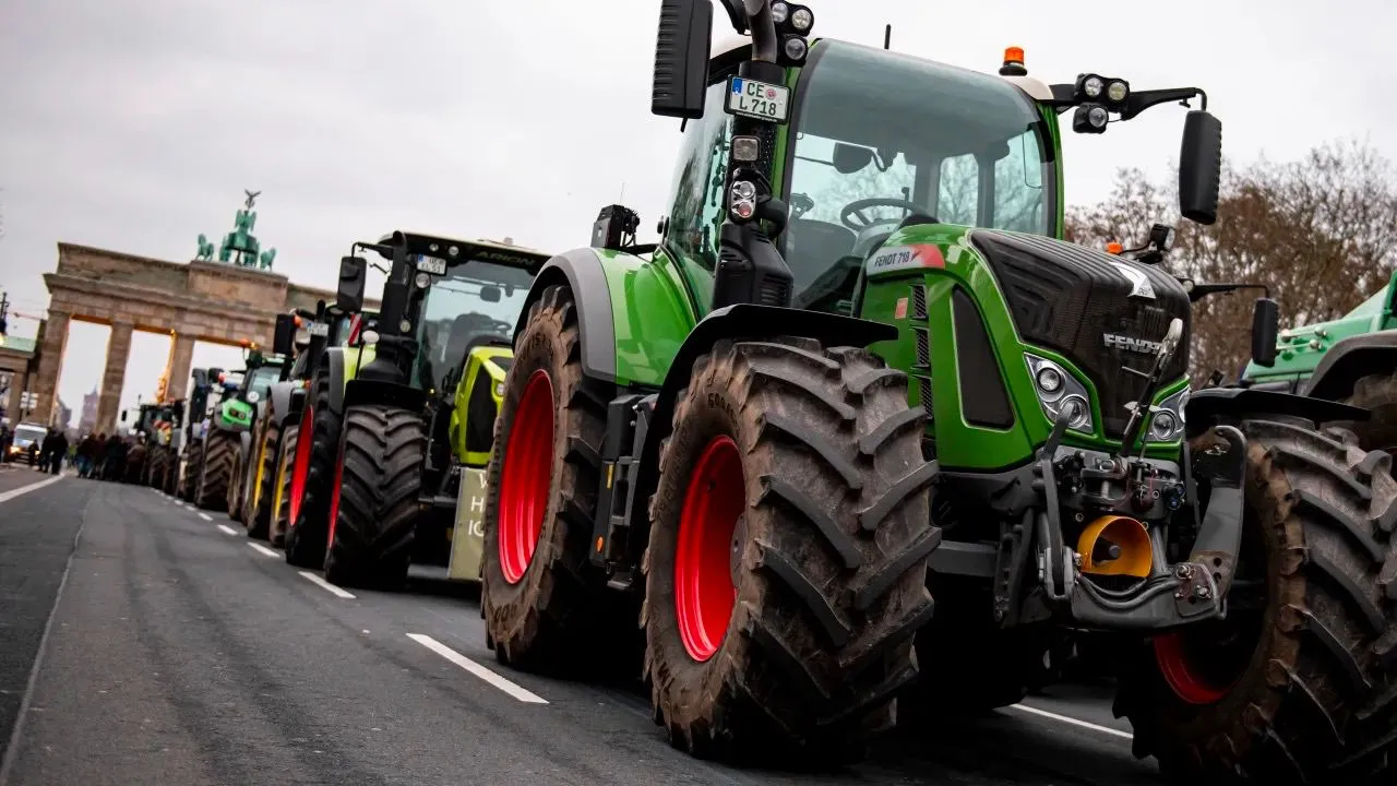 German Farmers Protest at Berlin’s Brandenburg Gate and Other Cities