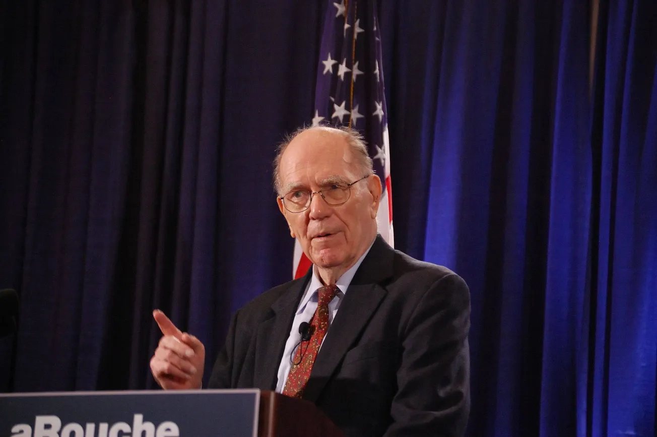 'LaRouche Outlook' Series in Russian Journal Spreads LaRouche's School of Economics