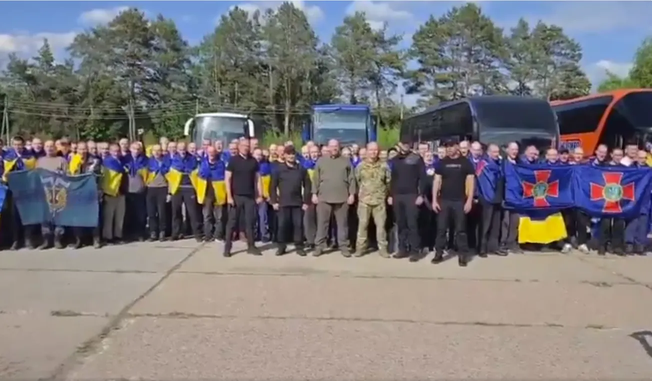 Russia-Ukraine Prisoner Swap Proceeds, While Russia Warns of Dangerous Escalations