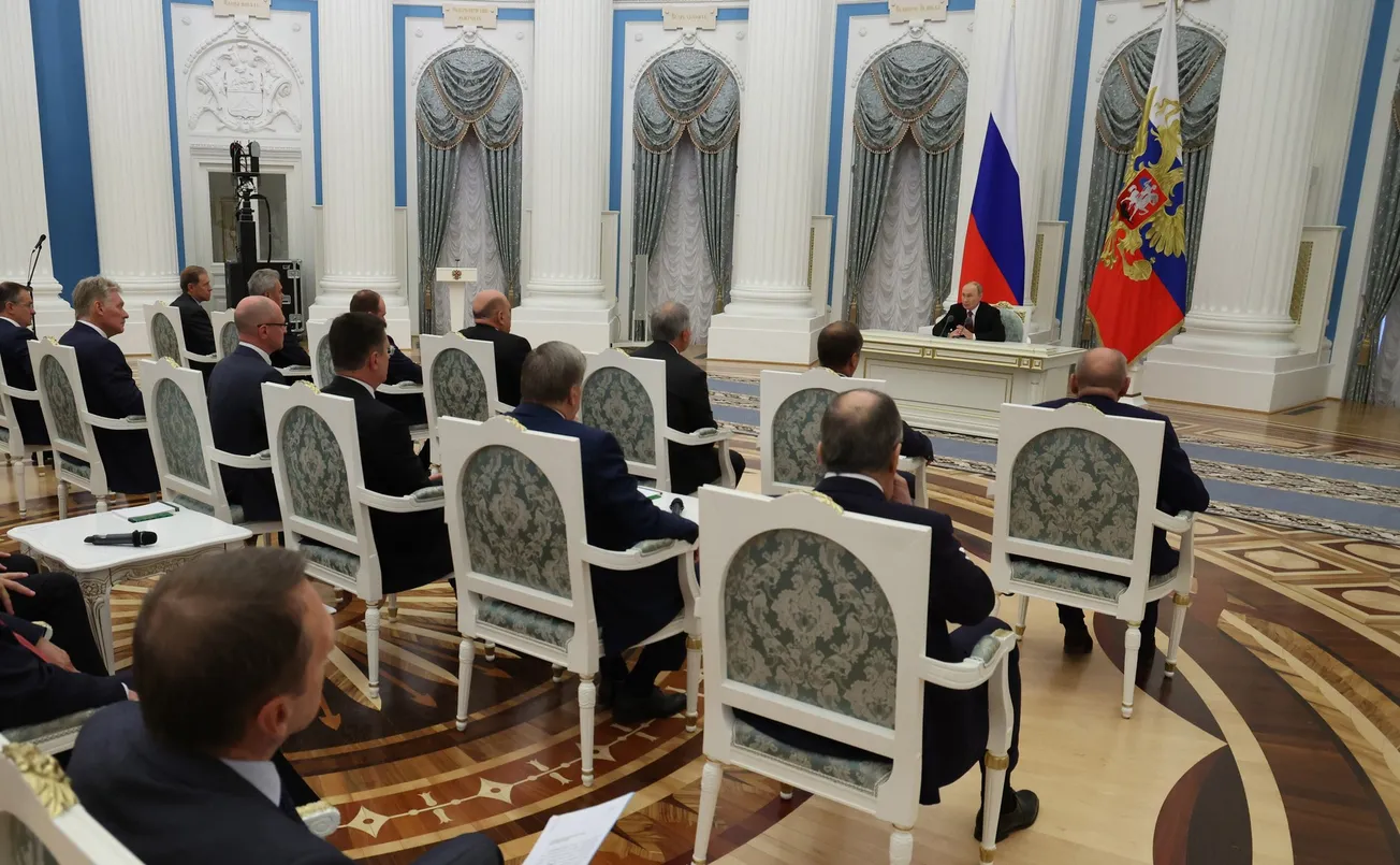 Putin Briefs Russian Government on Summit with Trump