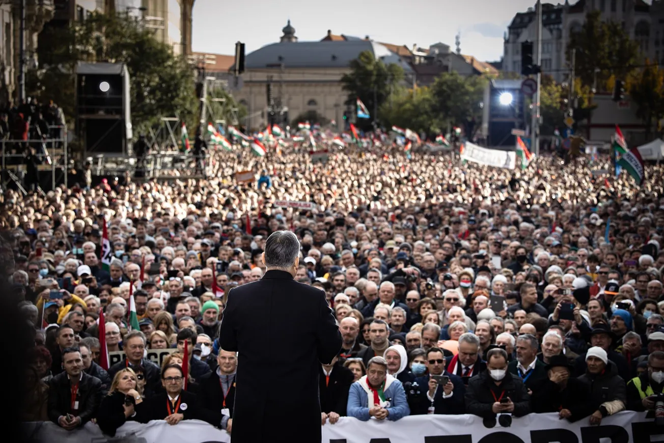 Thousands March in Budapest for End to War in Ukraine, Support of Orbán