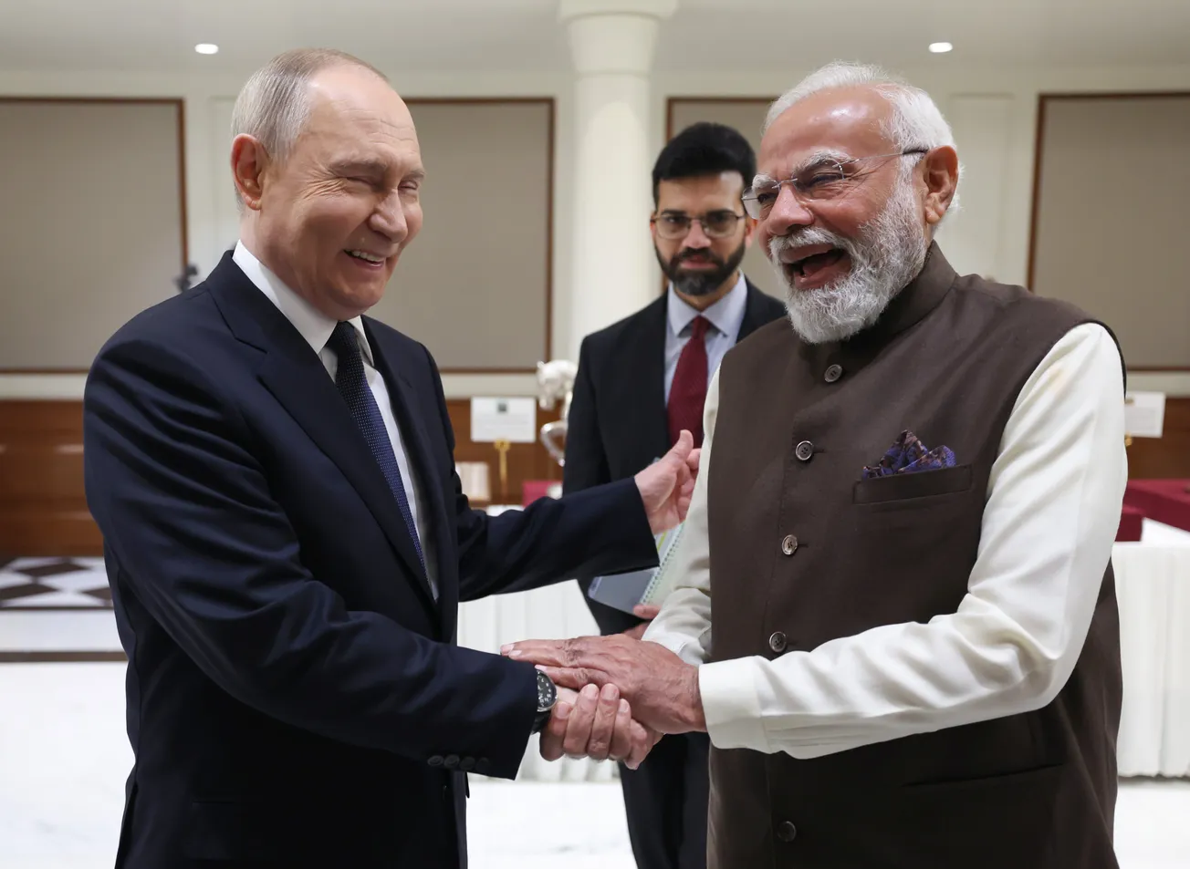Putin Greeted Warmly in Visit to India, Insists the Days of Colonialism Are Over