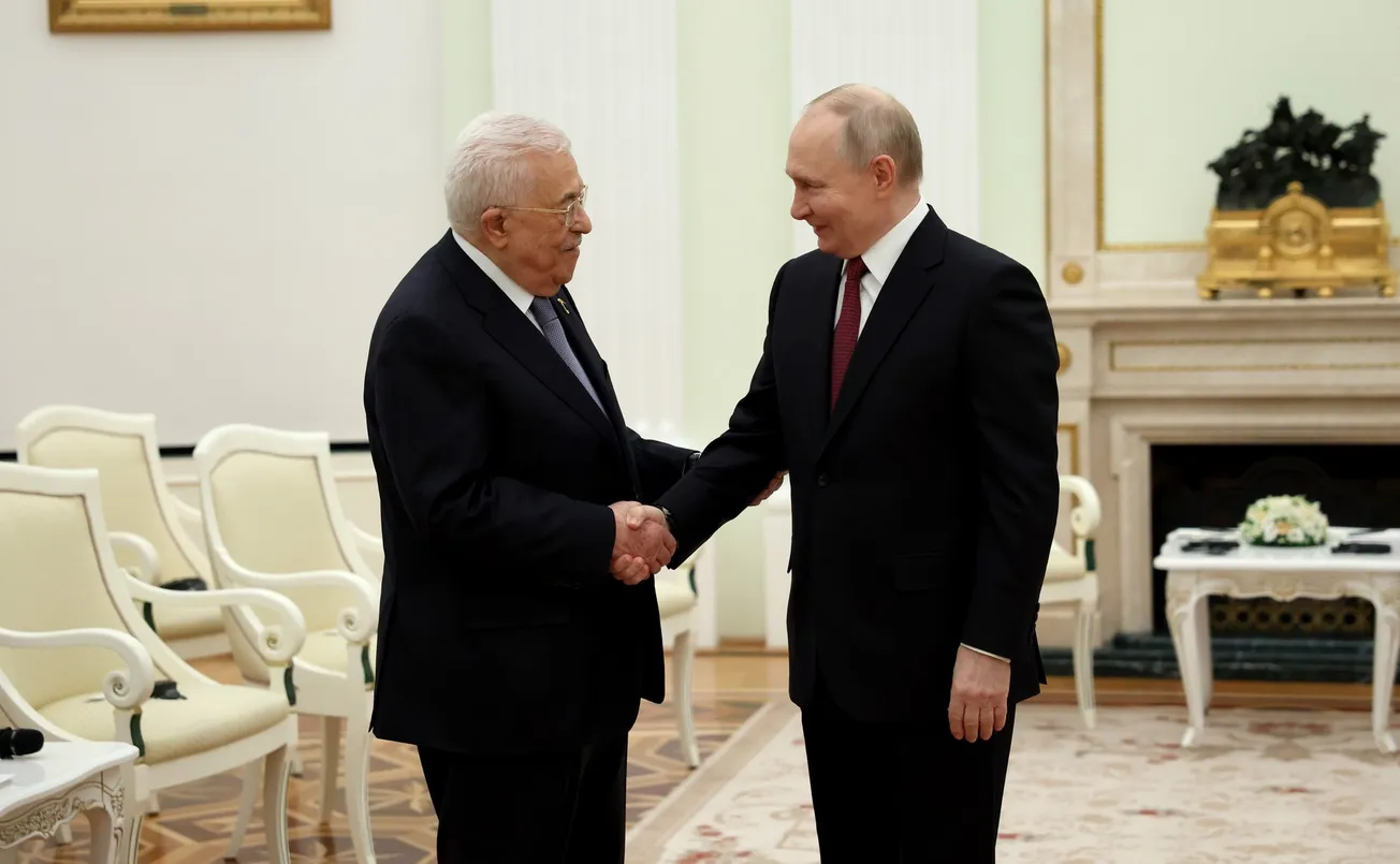 Putin Meets Abbas in Moscow, Pledges To Advance Palestine's Interests in Board of Peace