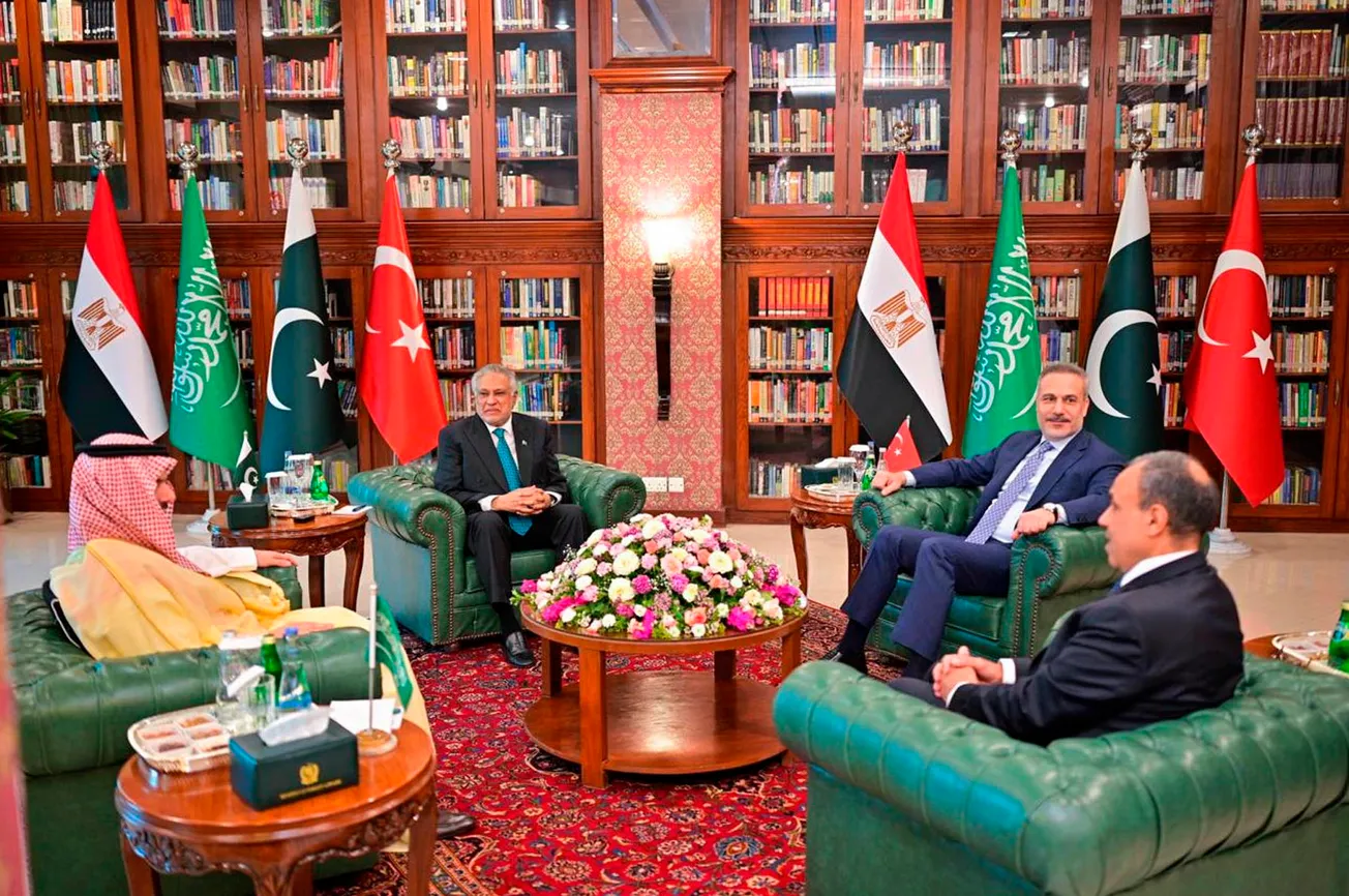 Pakistan Hosts Meeting With Saudi, Turkish and Egyptian Foreign Ministers to 'De-escalate Tensions'